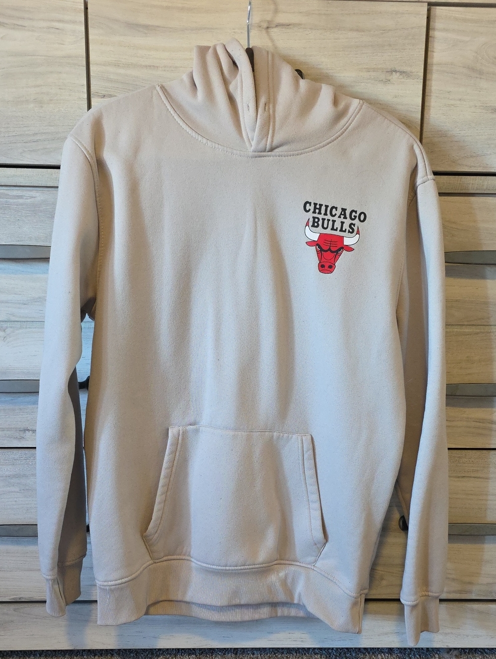 NBA Chicago Bulls Beige Pullover Hoodie with Logo